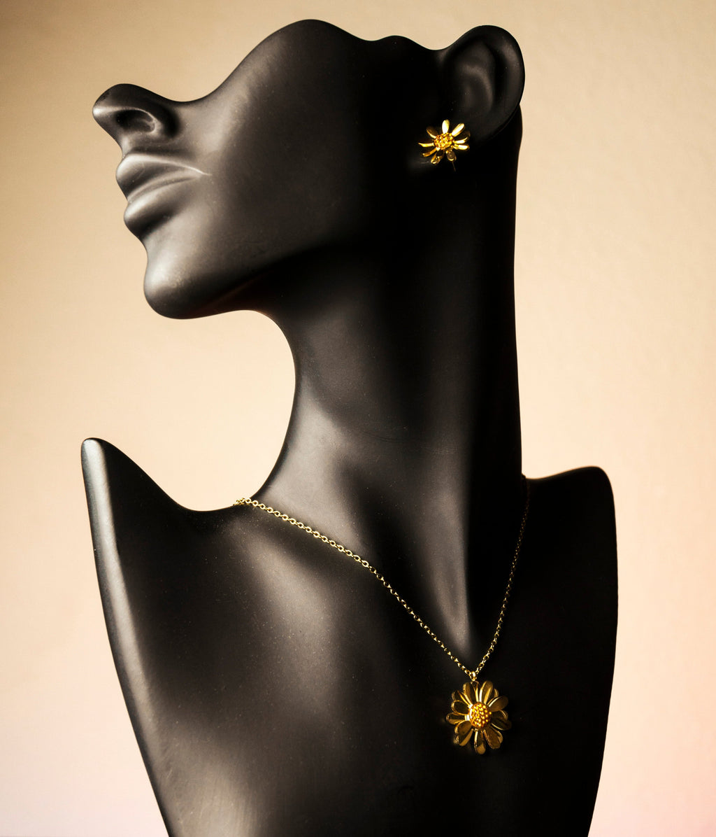 Daisy Flower Plated Gold Necklace and Earrings - consueloalondra