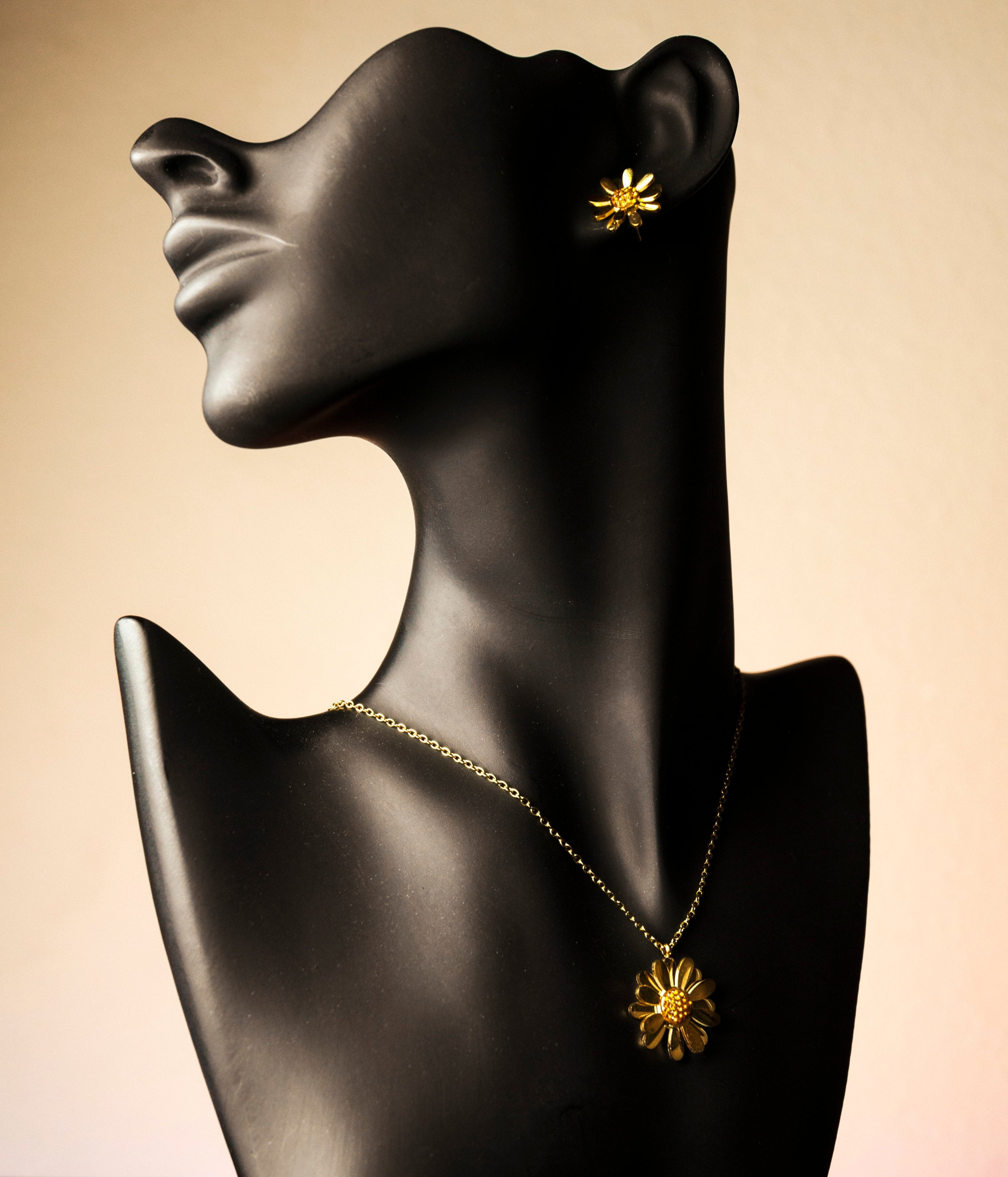 Daisy Flower Plated Gold Necklace and Earrings - consueloalondra